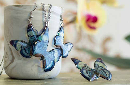 Divalis set necklace, brooch, and earrings