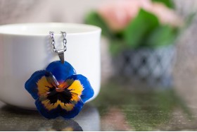 Pansy necklace 